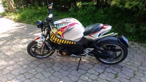 GsxR 750 Streebike transformation